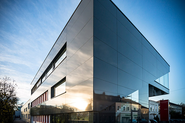 PROYECTOS ALUCOBOND_0003_full_Schmidt_-_Building_cleaning_in_Austria